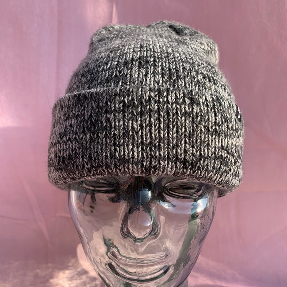 BRAND NEW WITH TAG TNA ARITZIA MONTANE HAT beanie - Picture 3 of 4